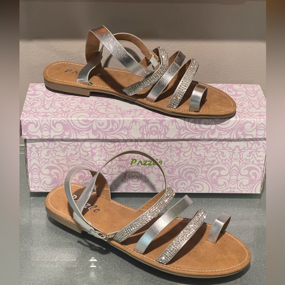 NWT Women’s Pazzle Silver Sandals Size 6